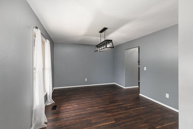 1315 S Oak Run Place, Springfield, MO 65809