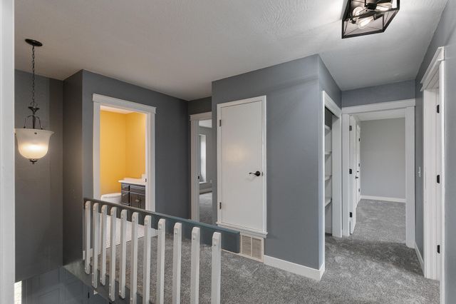 1315 S Oak Run Place, Springfield, MO 65809