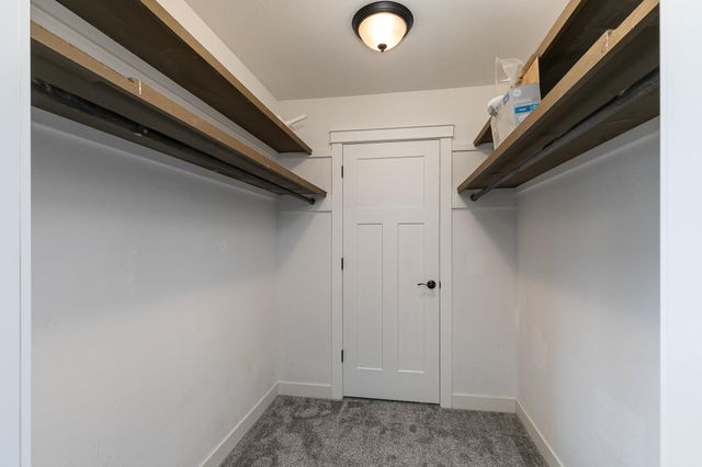 1315 S Oak Run Place, Springfield, MO 65809