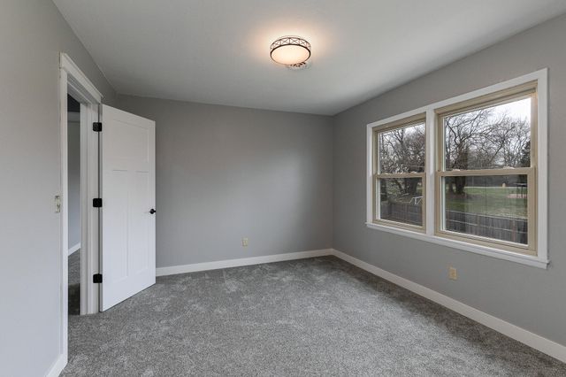 1315 S Oak Run Place, Springfield, MO 65809