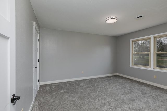 1315 S Oak Run Place, Springfield, MO 65809