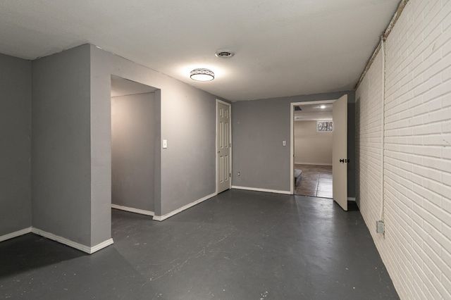 1315 S Oak Run Place, Springfield, MO 65809