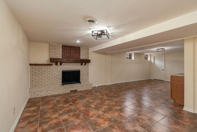 1315 S Oak Run Place, Springfield, MO 65809