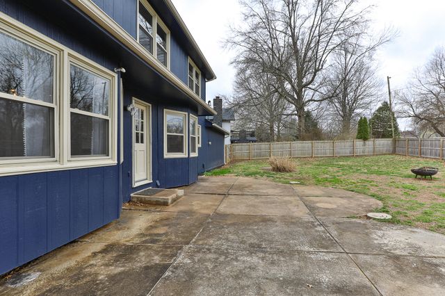 1315 S Oak Run Place, Springfield, MO 65809