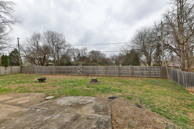 1315 S Oak Run Place, Springfield, MO 65809