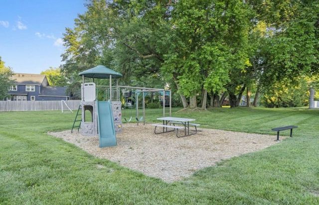 1315 S Oak Run Place, Springfield, MO 65809