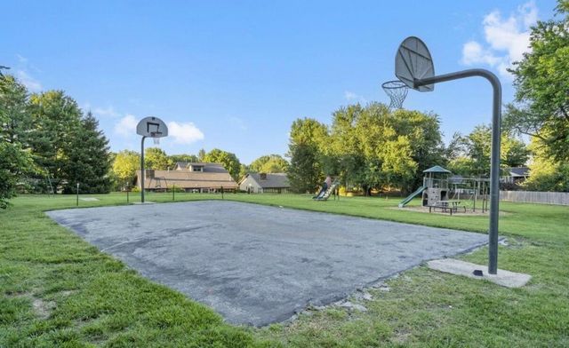 1315 S Oak Run Place, Springfield, MO 65809