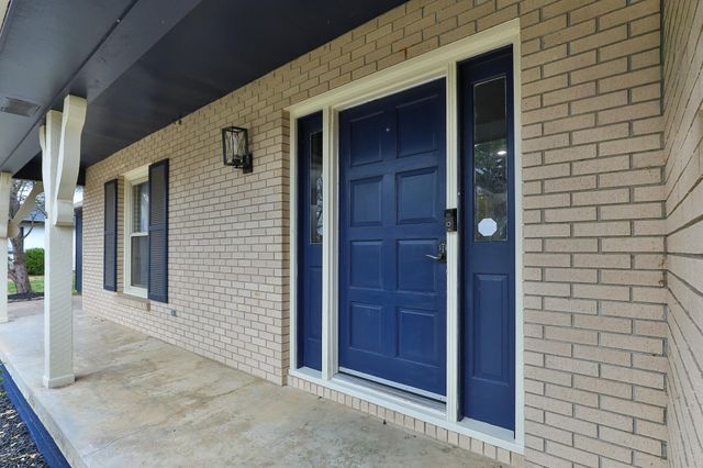 1315 S Oak Run Place, Springfield, MO 65809