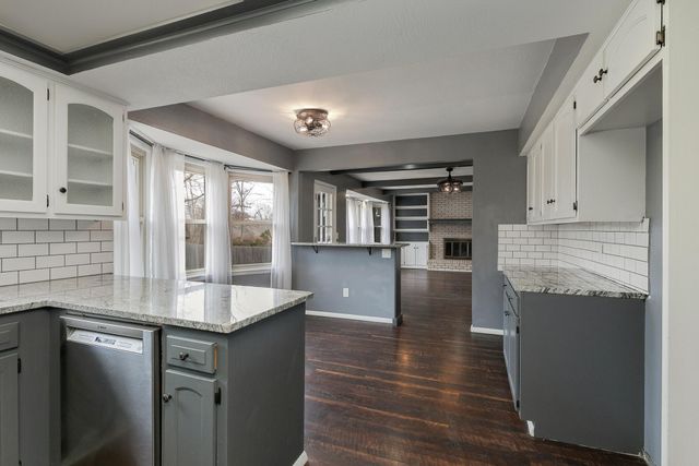 1315 S Oak Run Place, Springfield, MO 65809