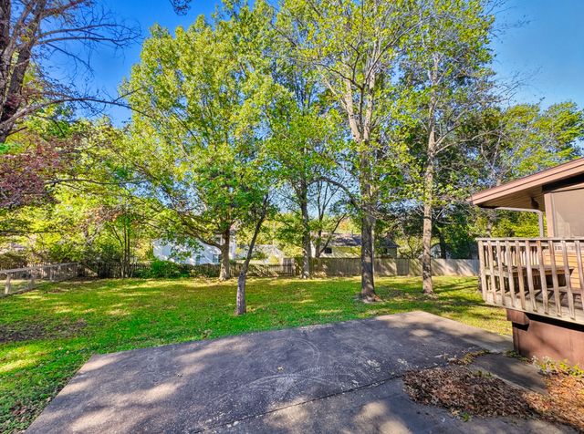 2113 OAK CLIFF DR, Columbia, MO 65203