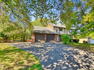 2113 OAK CLIFF DR, Columbia, MO 65203