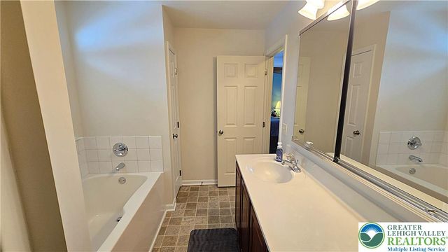 4513 Troxell Drive, Whitehall, PA 18052