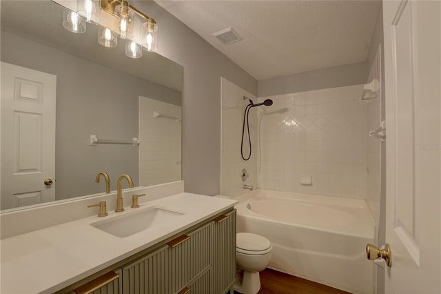 9516 CHARLESBERG DRIVE, Tampa, FL 33635