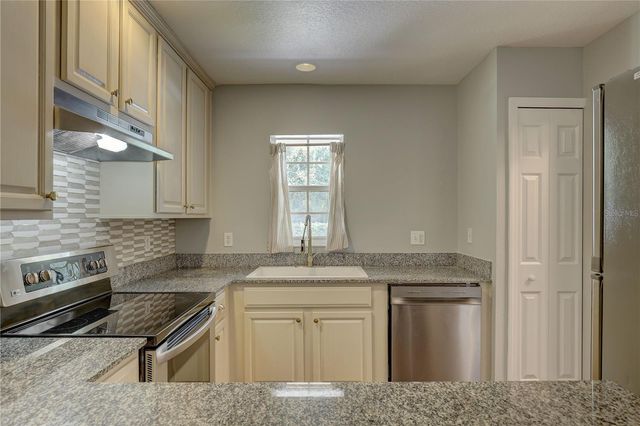 9516 CHARLESBERG DRIVE, Tampa, FL 33635