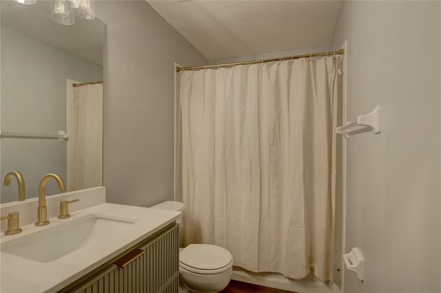 9516 CHARLESBERG DRIVE, Tampa, FL 33635