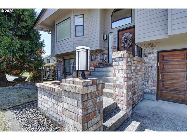 700 Ne 159TH Ct, Vancouver, WA 98684