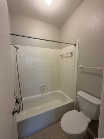 5827 Spring Green, San Antonio, TX 78247