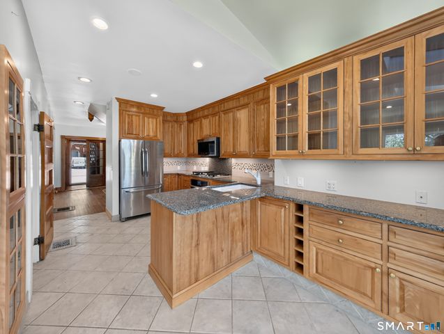 27 Willow Street, Stonington, CT 06355