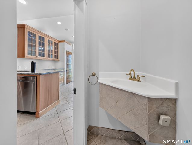 27 Willow Street, Stonington, CT 06355