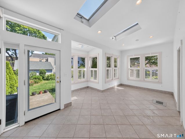 27 Willow Street, Stonington, CT 06355