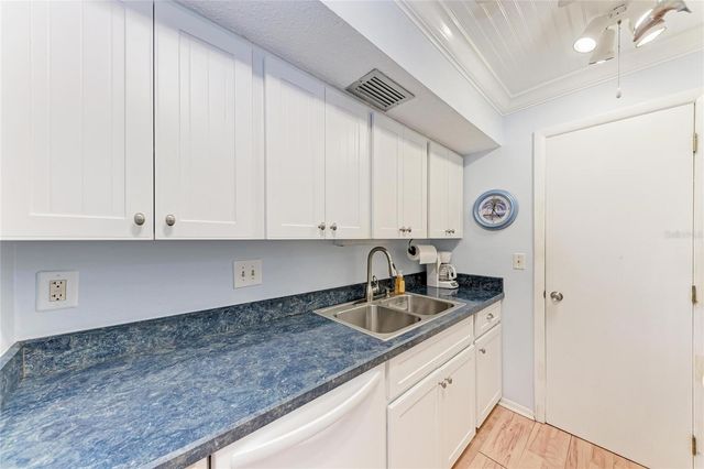 6124 43RD STREET W 205A, Bradenton, FL 34210