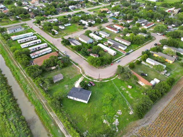 1009 John Wayne Dr, Robstown, TX 78380