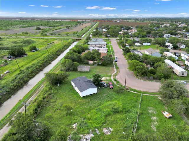 1009 John Wayne Dr, Robstown, TX 78380