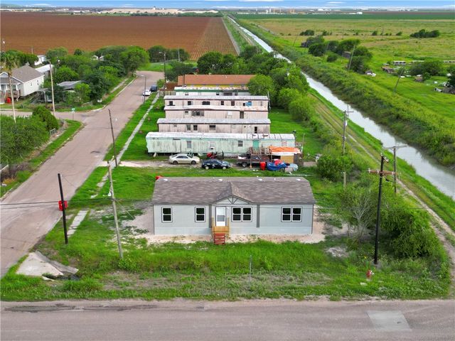 1009 John Wayne Dr, Robstown, TX 78380