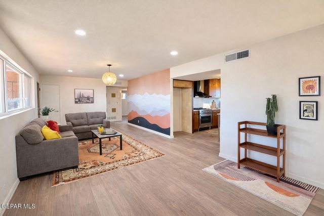 3405 VOLCANIC Avenue, El Paso, TX 79904