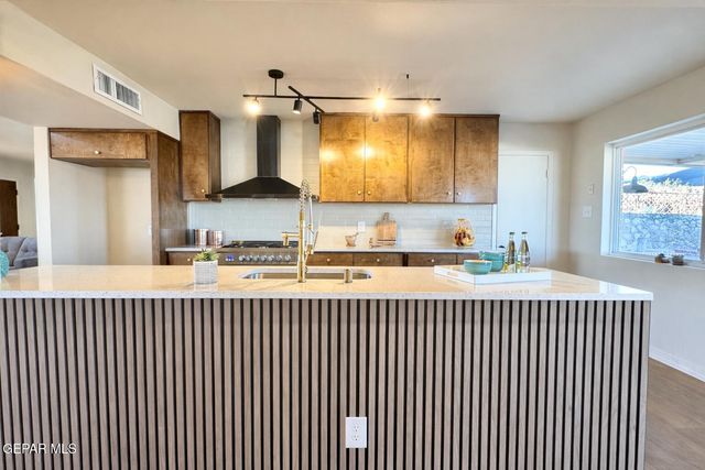 3405 VOLCANIC Avenue, El Paso, TX 79904