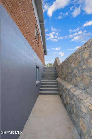 3405 VOLCANIC Avenue, El Paso, TX 79904