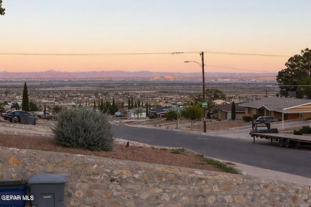 3405 VOLCANIC Avenue, El Paso, TX 79904