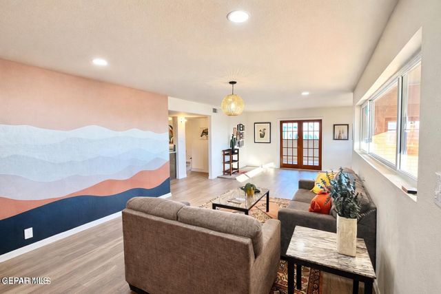 3405 VOLCANIC Avenue, El Paso, TX 79904