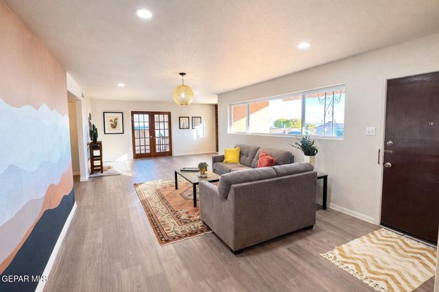 3405 VOLCANIC Avenue, El Paso, TX 79904