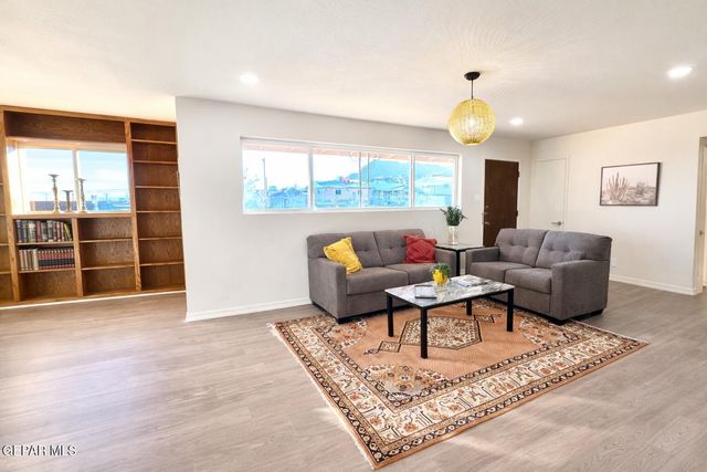 3405 VOLCANIC Avenue, El Paso, TX 79904