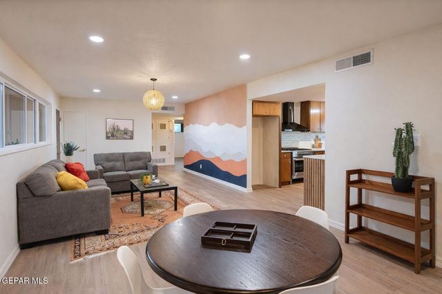 3405 VOLCANIC Avenue, El Paso, TX 79904