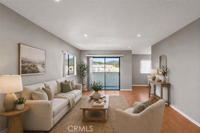1304 Stanley 10, Glendale, CA 91206