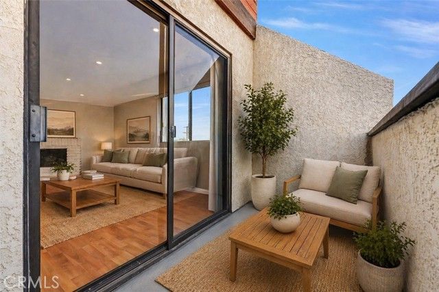 1304 Stanley 10, Glendale, CA 91206