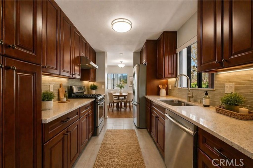 1304 Stanley 10, Glendale, CA 91206