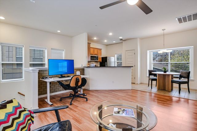 2825 Saville LOOP 18C, Austin, TX 78741