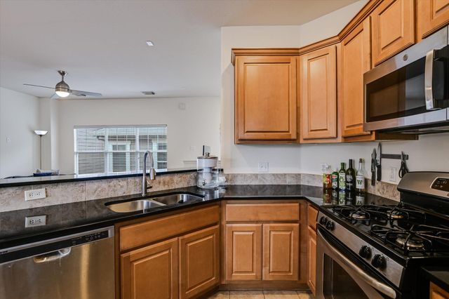 2825 Saville LOOP 18C, Austin, TX 78741