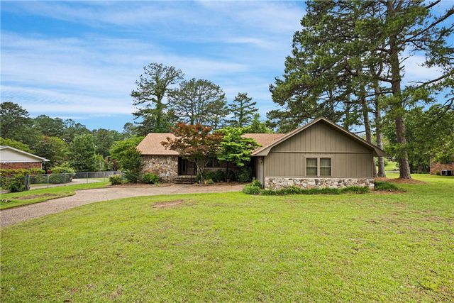 1433 Shalimar Circle, Russellville, AR 72802