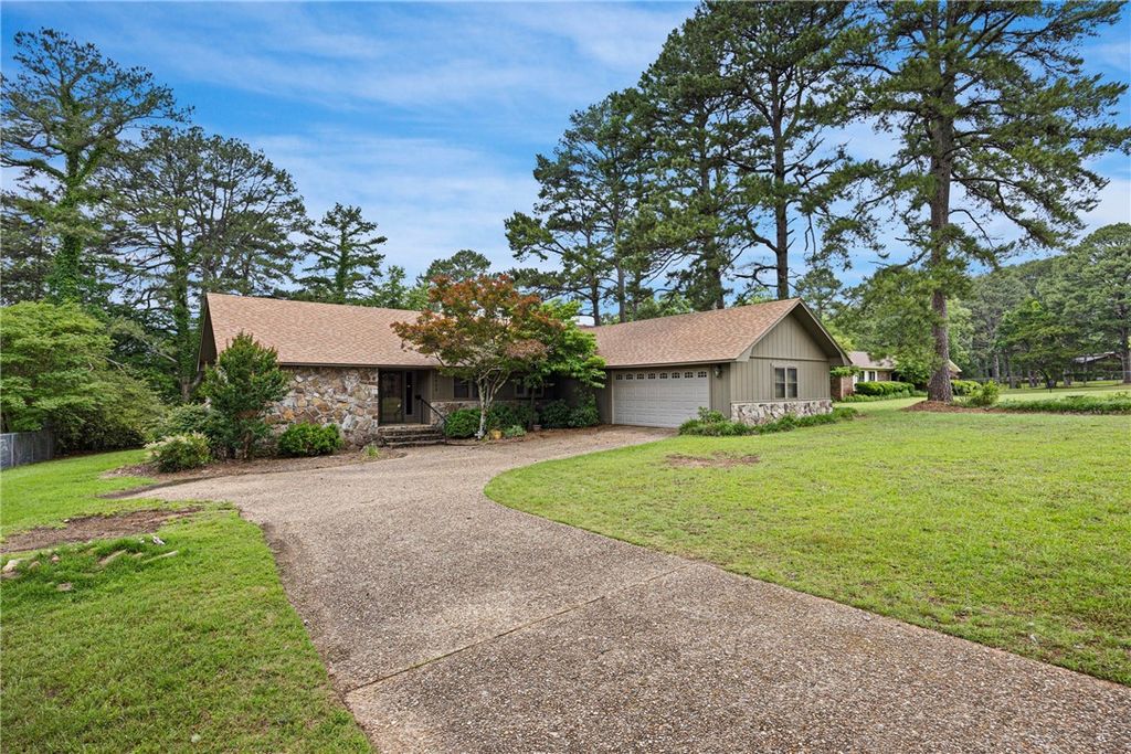 1433 Shalimar Circle, Russellville, AR 72802