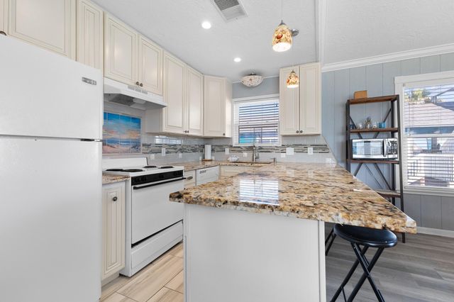 1635 Sandpebble Place, Surfside Beach, TX 77541