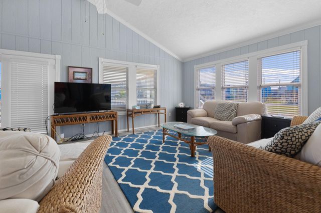 1635 Sandpebble Place, Surfside Beach, TX 77541