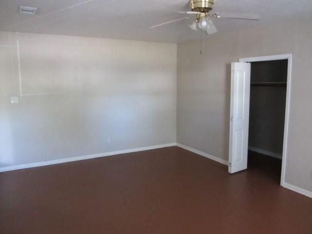 2105 Bush Drive, Huntsville, TX 77320