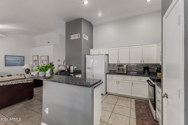 10507 E CHAMPAGNE Drive, Sun Lakes, AZ 85248