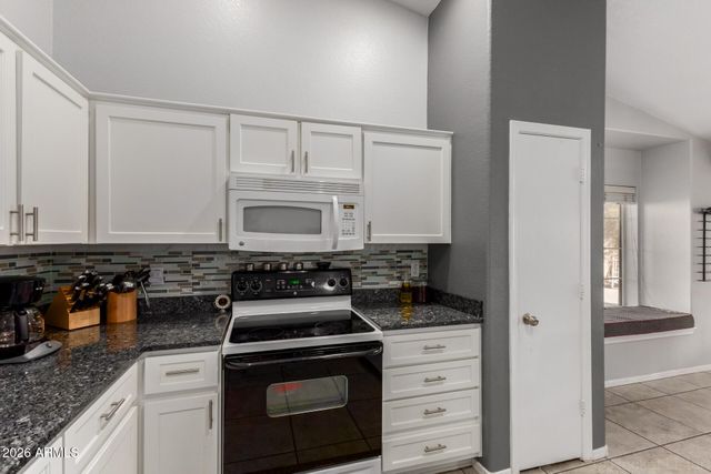 10507 E CHAMPAGNE Drive, Sun Lakes, AZ 85248