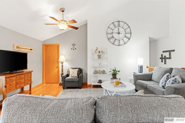 14933 Bodmer Street, Bennington, NE 68007