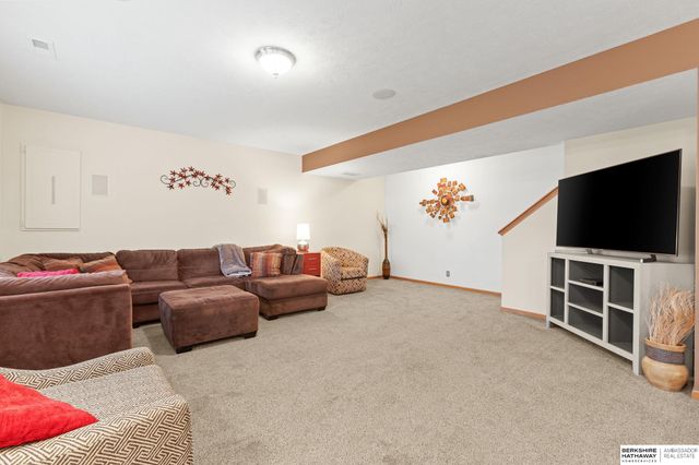 14933 Bodmer Street, Bennington, NE 68007